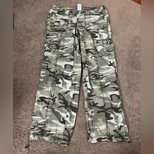 No boundaries camo cargo pants